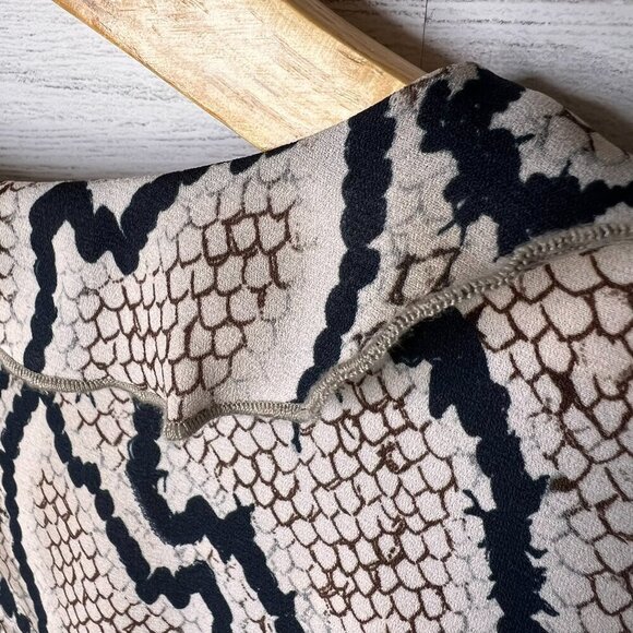 Cabi Blouse Womens Size Medium Serpentine Snake Print Ruffle Collar City Top - Picture 11 of 15